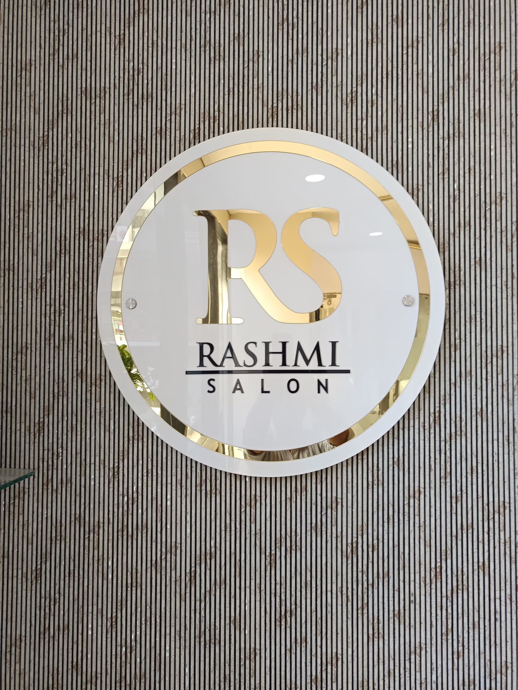 Rashmi Salon logo