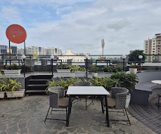 Cafe White Eye logo