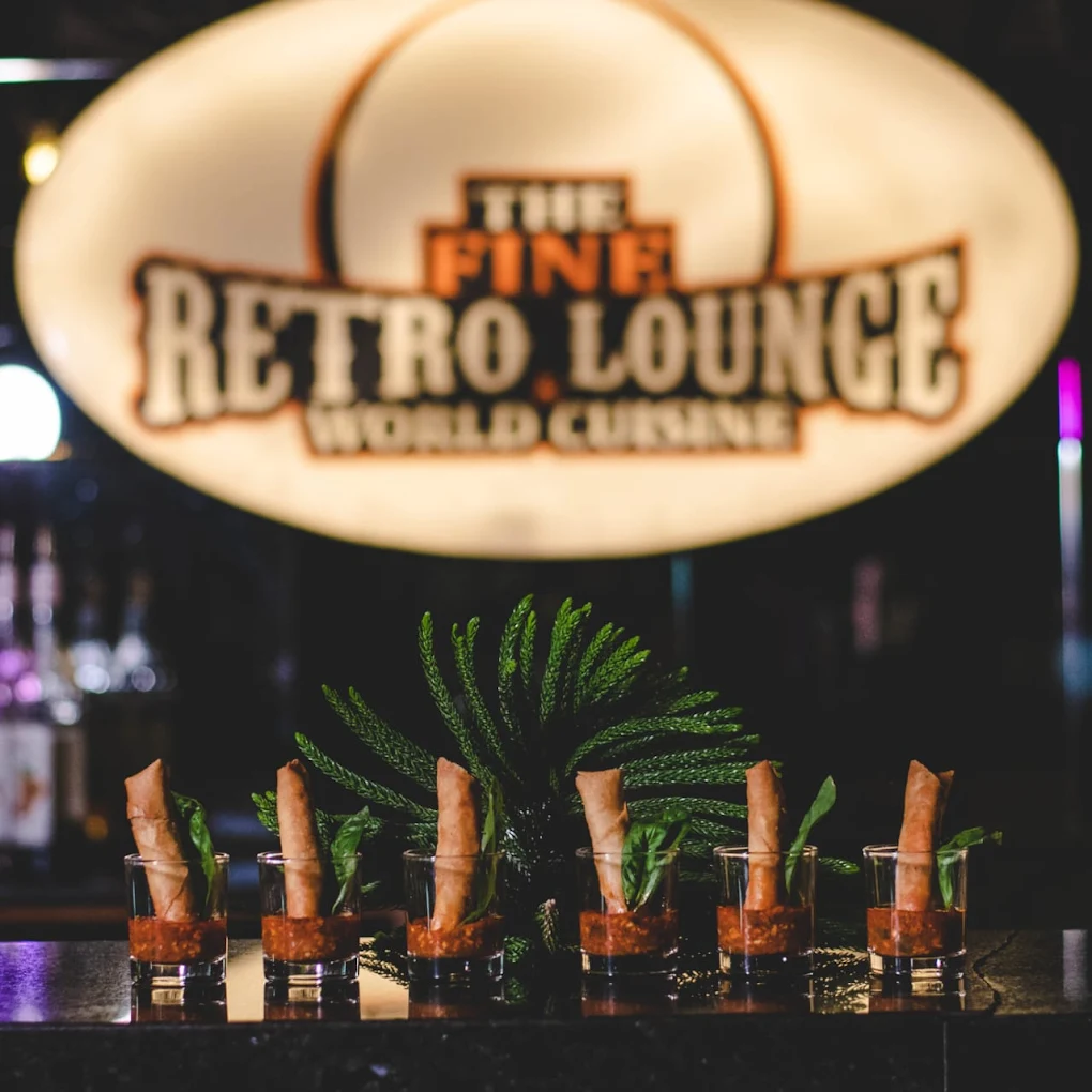 Retro Bistro : The Fine Multi Cuisine Restaurant ( Vadodara ) logo