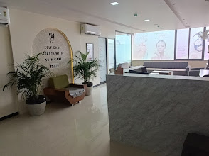Aura Laser & Cosmetic Clinic logo